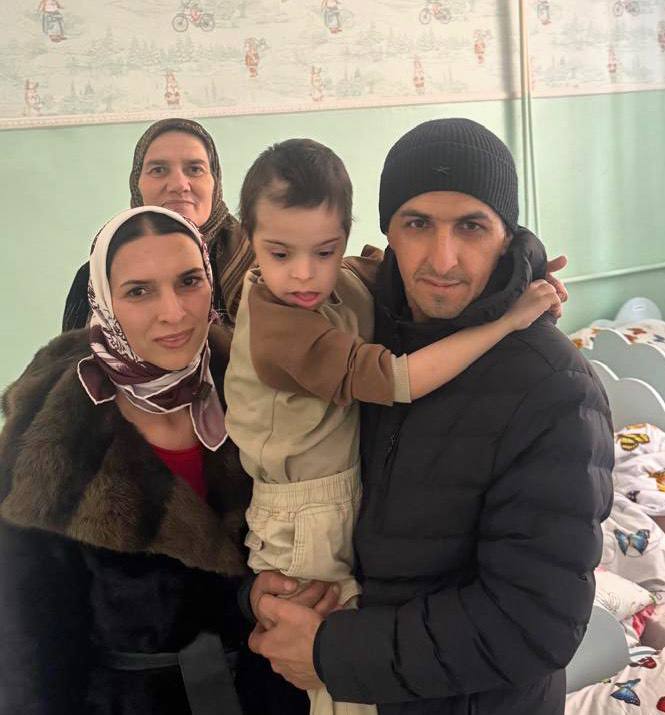 Встреча отца и сына: Участник СВО приехал для встречи с сыном, проходящим курс реабилитации.