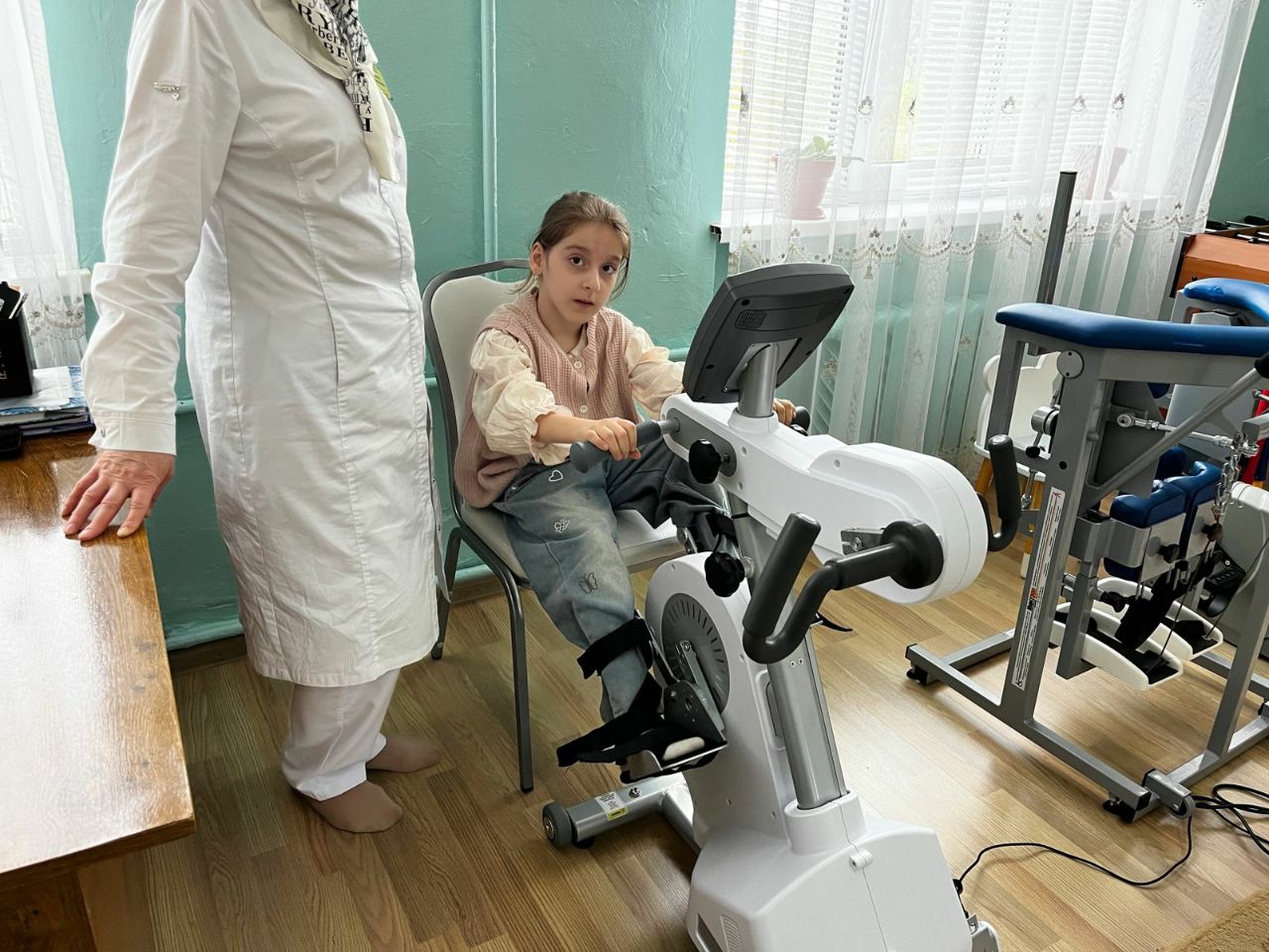 Проведение индивидуального занятия  по ЛФК ребёнку с диагнозом ДЦП